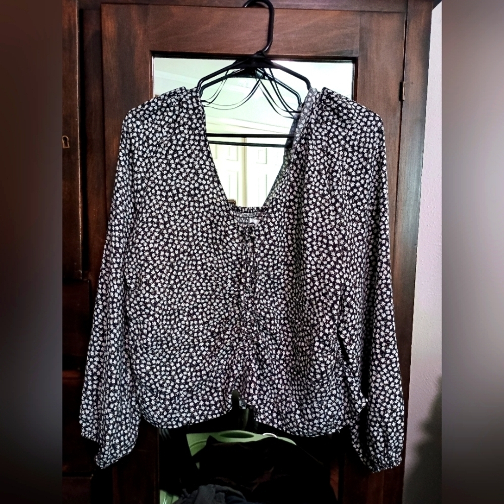 H & M Black and White Women's Top_Large